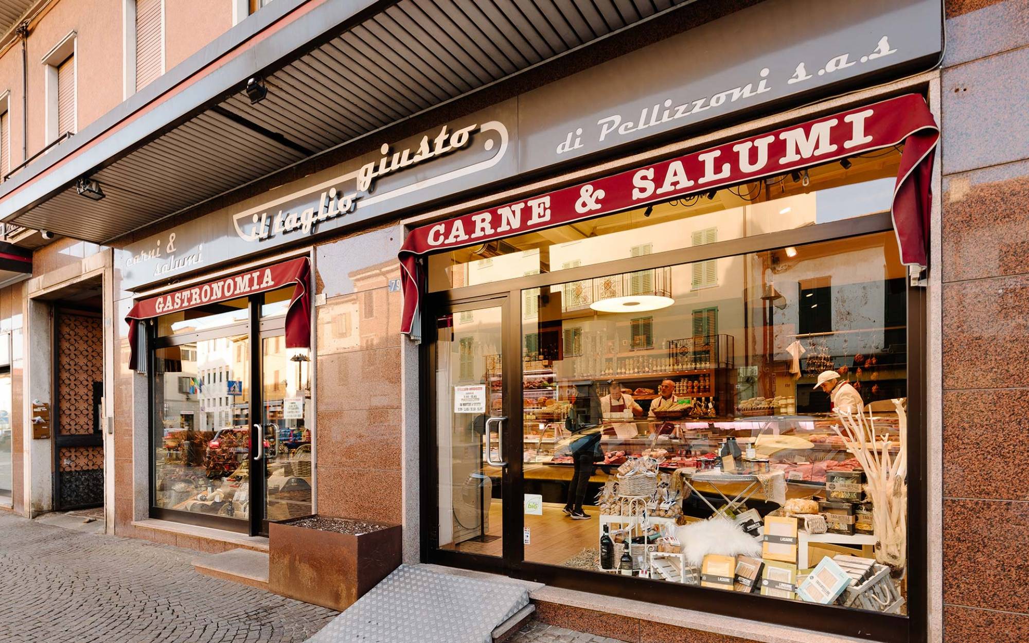 macelleria e gastronomia a mariano comense il taglio giusto